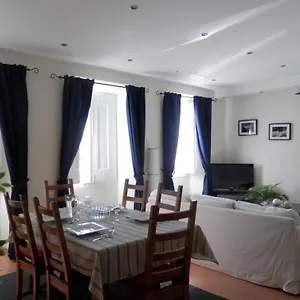 Cozy In Center Lisbona